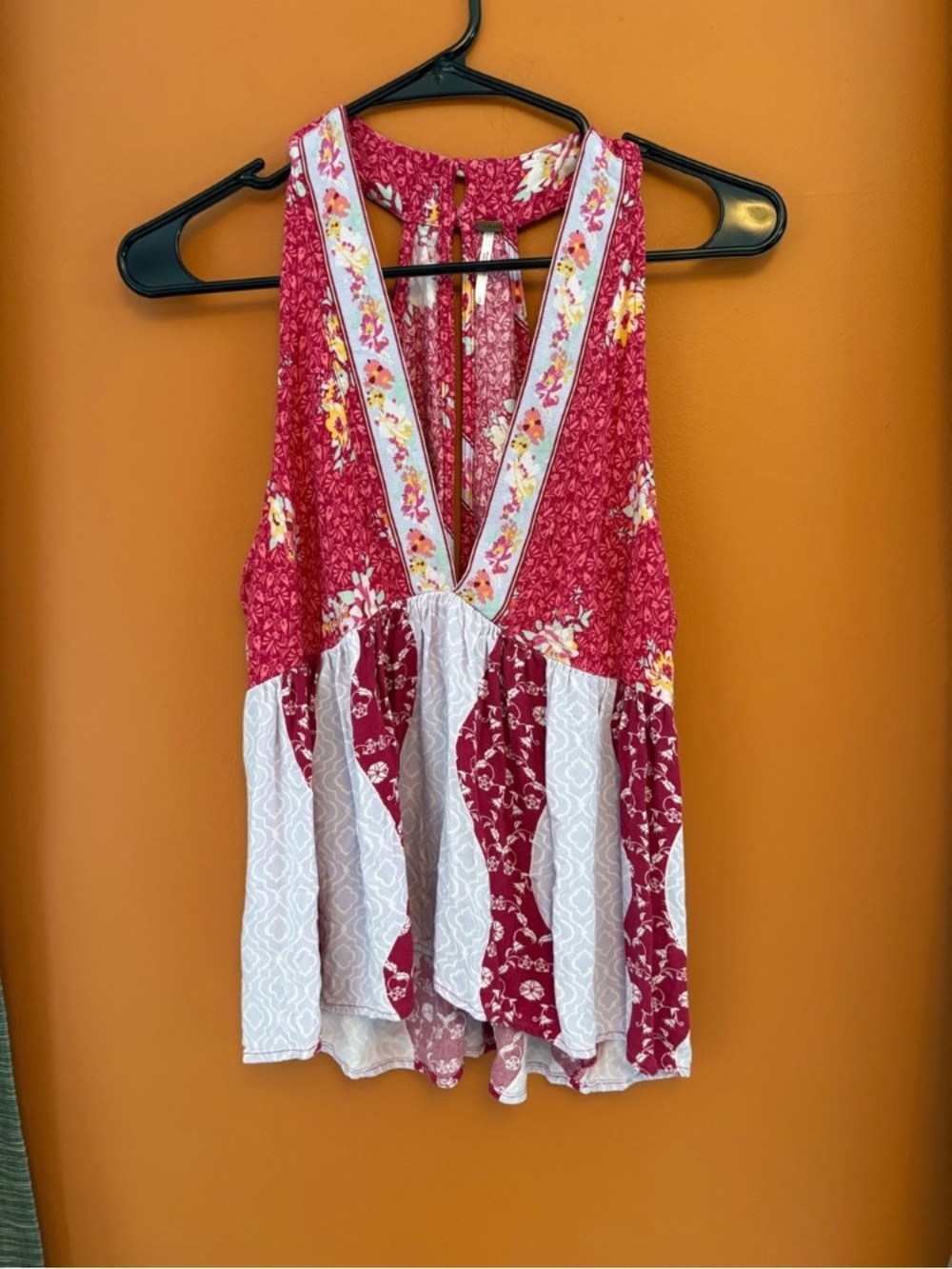 Women's Red Floral Patchwork V-Neck Sleeveless Top